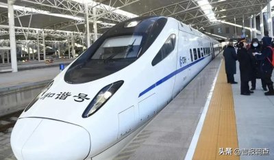 ​“长白山号”高铁从“雪国”江城出发，开启了“坐上火车去天池”之旅