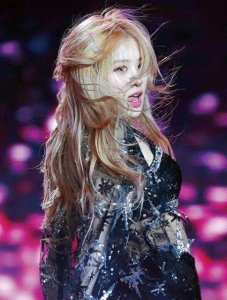 ​韩国女团中的绝色-朴彩英，美艳动人，金发仙女。