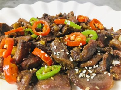 ​鸡胗，怎么炒嫩脆好吃？牢记这2个小技巧，越嚼越香