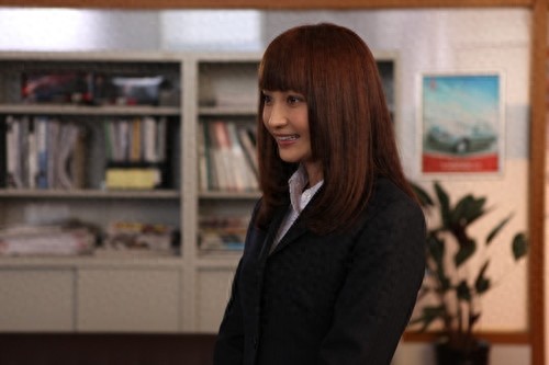 她曾是接受裸婚的童佳倩，如今出席活动脸色苍白