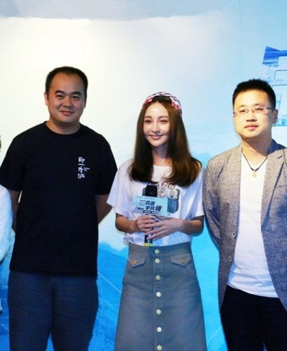 她曾是接受裸婚的童佳倩，如今出席活动脸色苍白