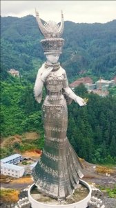 ​88米！贵州省剑河县中国最高的不锈钢锻造苗族女神雕塑仰阿莎。