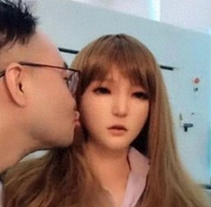 ​机器人伴侣：满足情感需求还是替代真实伴侣？