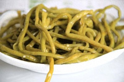 ​这样腌豆角松脆爽口，比酸豆角还下饭，放1年都不会坏