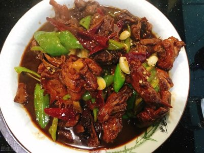 ​地道正宗山东炒鸡，简单开胃。色香味俱全，软糯美味，下饭又下酒