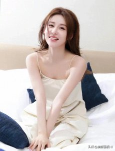 ​贾青图集：清纯背后的舆论风波