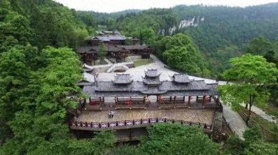 ​仙女山的游——天坑寨子