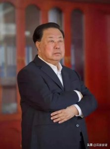 ​辽宁首富，一部手机用七年