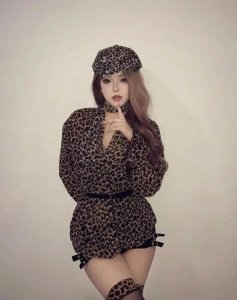 ​韩国巨星李孝利：演艺生涯的精彩人生