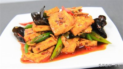 ​回锅豆腐应该这么做，只需一块豆腐，两个鸡蛋，一煎一炒软嫩鲜香