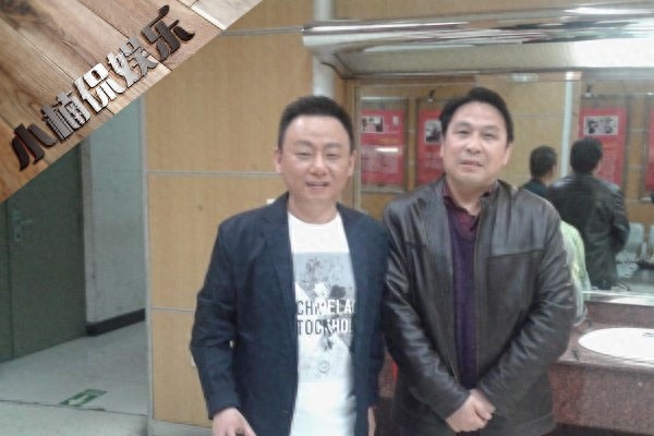 49岁小品演员邵峰生活近照，8次登上春晚，出道多年却默默无闻