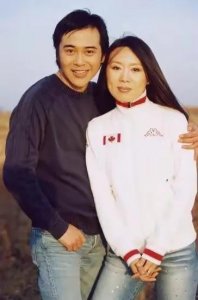 ​黄梅戏皇后吴琼：被小15岁的老公宠成公主，和婆婆处成了闺蜜