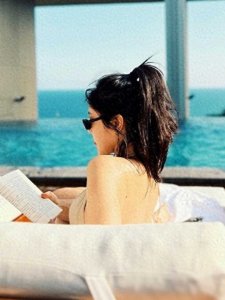 ​赵奕欢 泳装美拍