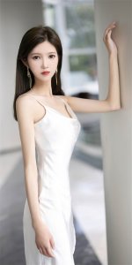 ​飘飘长裙美女壁纸，演绎别样柔情。