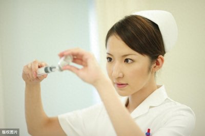 ​护士打针图片