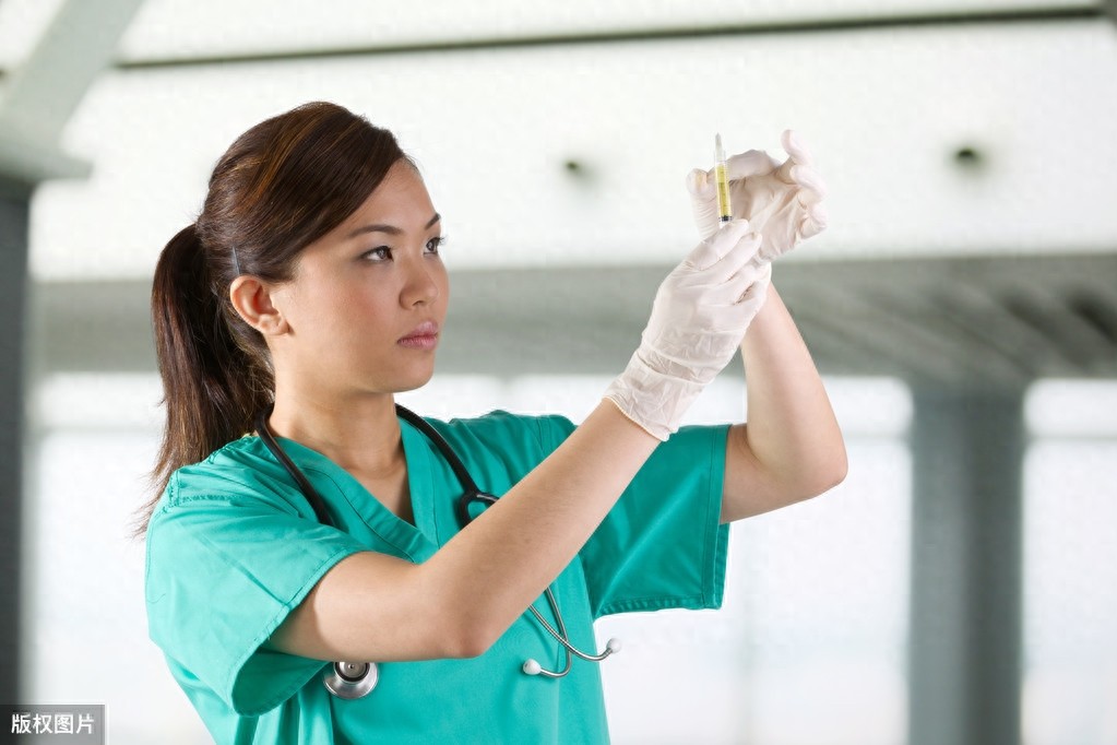 护士打针图片