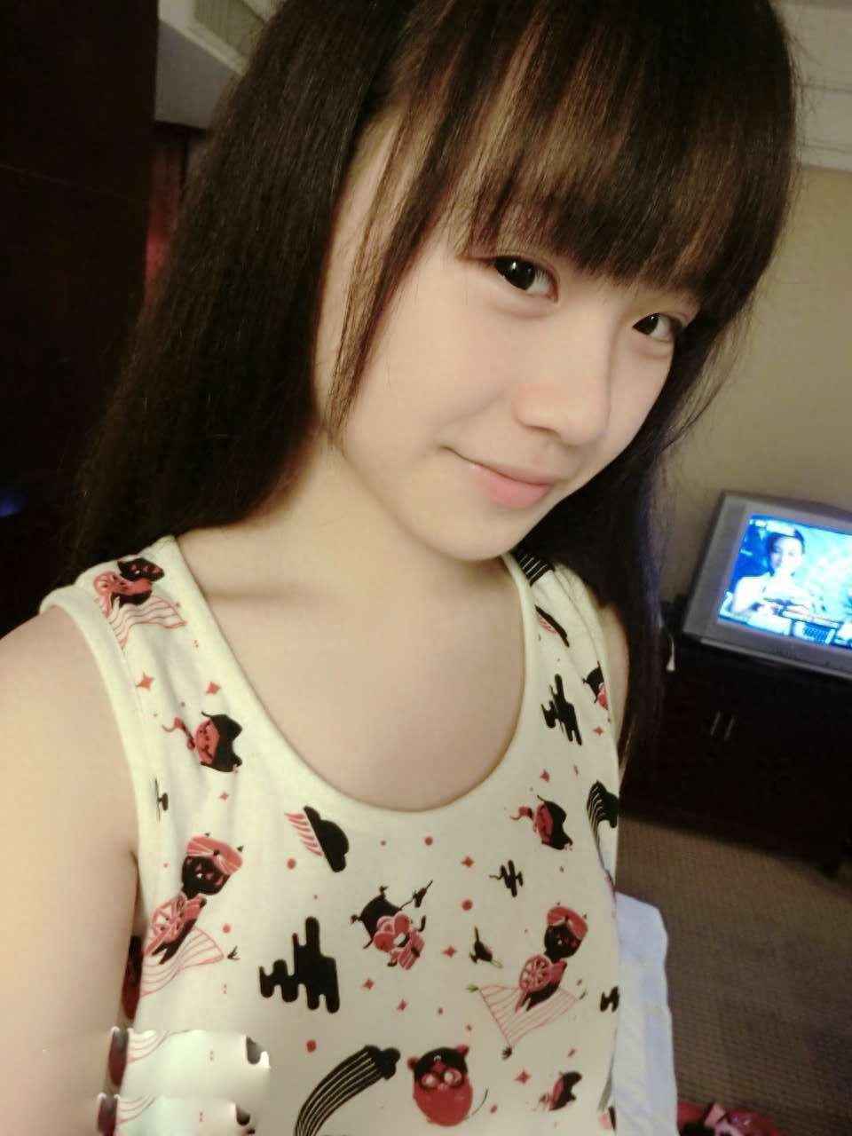 从婉约的“小公主”到匆匆校园的“可爱小学生”，她不断受欢迎