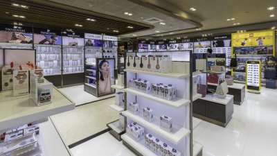 ​浦东机场1号航站楼进境免税店全新开业，旅客入境也可以买买买了！