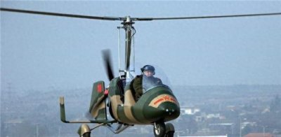 ​“空中三蹦子”有多牛？中国特种兵标配，坦克见到都要躲着走。