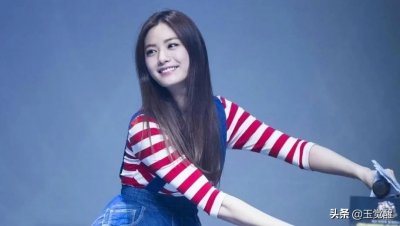 ​全球第一美女到底多漂亮？穿乳胶人鱼裙美出天际，譬如行走的人鱼