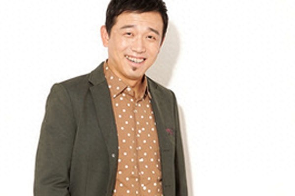 45岁潘斌龙一家近照，最红小人物，师从冯巩，因舞蹈与妻子结缘