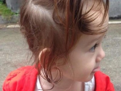 ​周嘉诚才是翻盘式长大，小时候宛如洋娃娃，近照帅成混血儿小王子