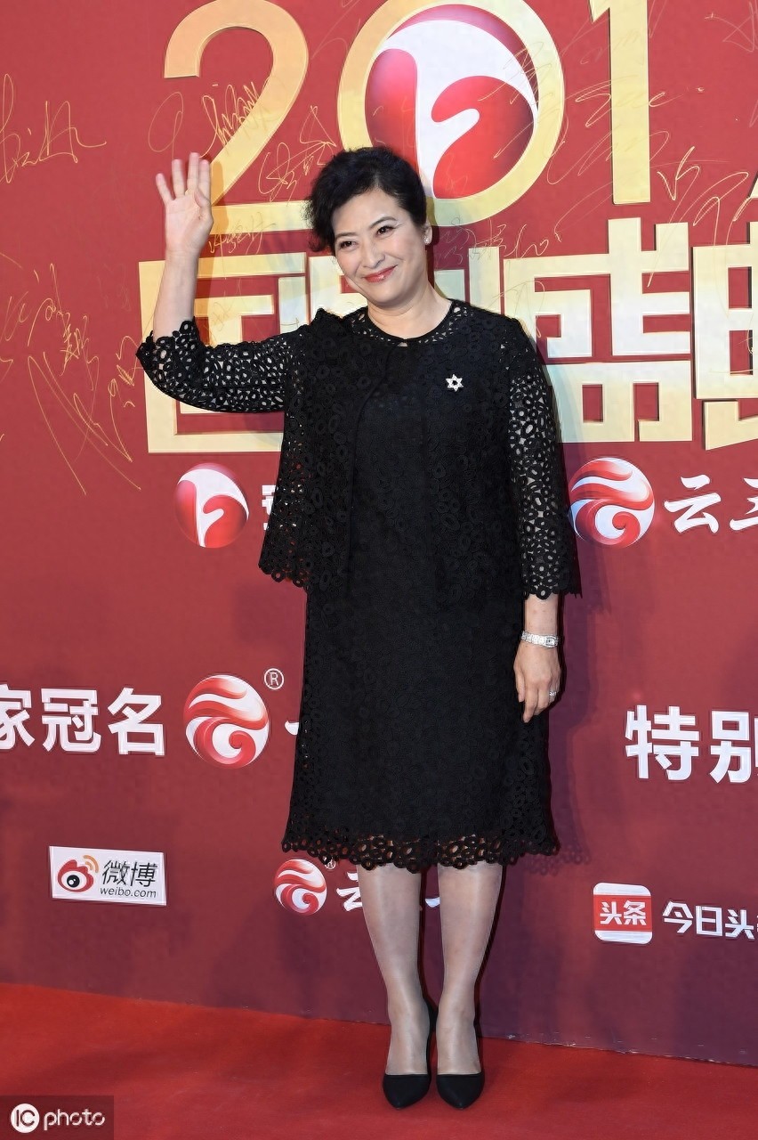 许娣是一位低调的实力派演员，奉献了青春30多年，这几年才火起来