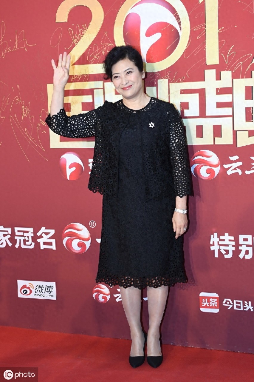 许娣是一位低调的实力派演员，奉献了青春30多年，这几年才火起来