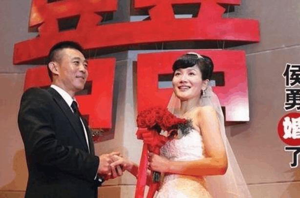 51岁侯勇鲜为人知的三段情史: 20年发妻忘年恋娇妻都留不住他