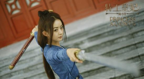 赵丽颖昆仑饭店1对5怎么回事？赵丽颖给王一博介绍前辈是真的吗