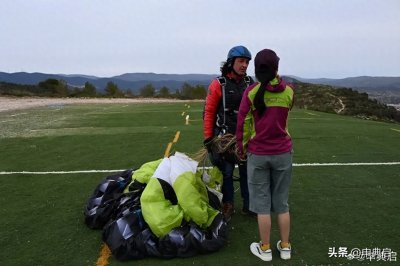 ​前年我到尼泊尔旅行，遇见了滑翔伞，现在已成为一名滑翔伞飞行员