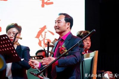 ​文艺大咖与晴川万名师生同迎国庆，献歌祖国