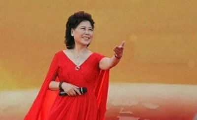 ​歌唱家卞小贞:为儿子战胜脑瘫，从困难到胜利的见证。