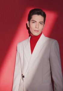 ​萧敬腾登陆央视春晚舞台，喊话台湾同胞常回家看看，直戳对方痛点