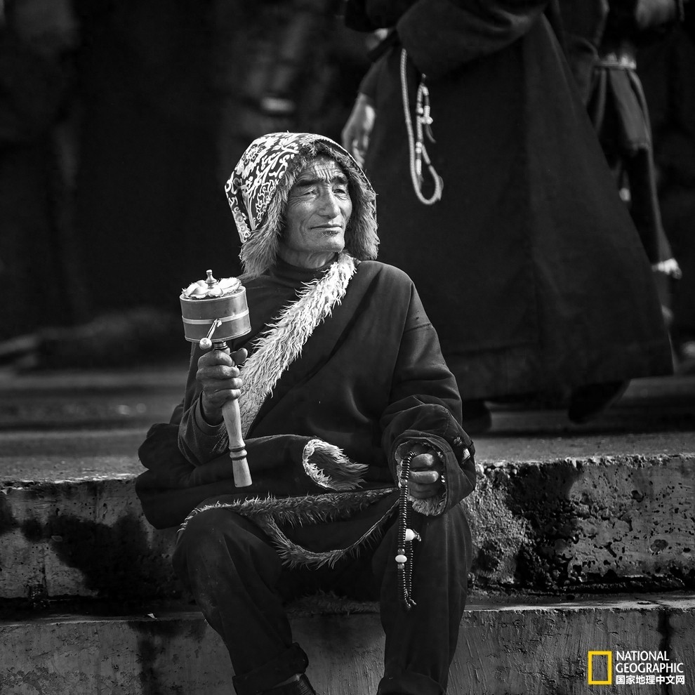 最后的心灵净土：色达五明佛学院