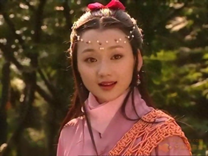 她曾是侠客行里的阿秀 与韩雪黄海波搭档 即使不红也痛恨绯闻