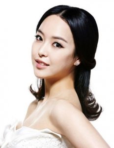 ​12款圆脸中长发型扎法，从此再也不怕出门没发型装扮了！