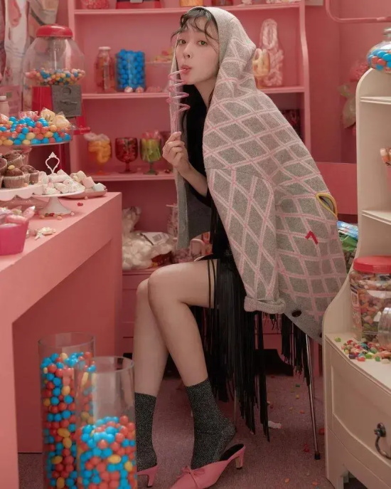 韩国人称“人间水蜜桃”的纯欲少女：崔雪莉甜美高清写真合集