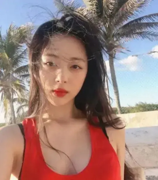 韩国人称“人间水蜜桃”的纯欲少女：崔雪莉甜美高清写真合集