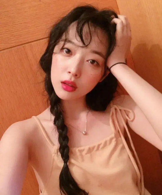 韩国人称“人间水蜜桃”的纯欲少女：崔雪莉甜美高清写真合集