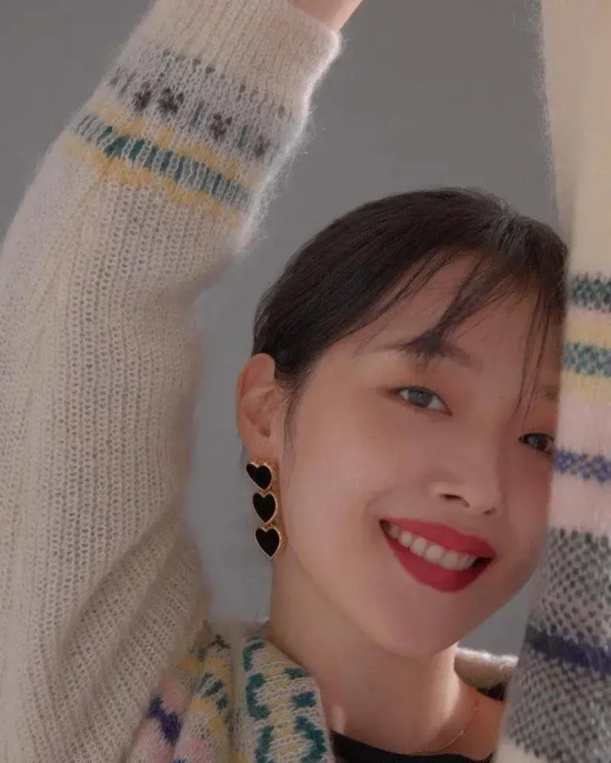 韩国人称“人间水蜜桃”的纯欲少女：崔雪莉甜美高清写真合集