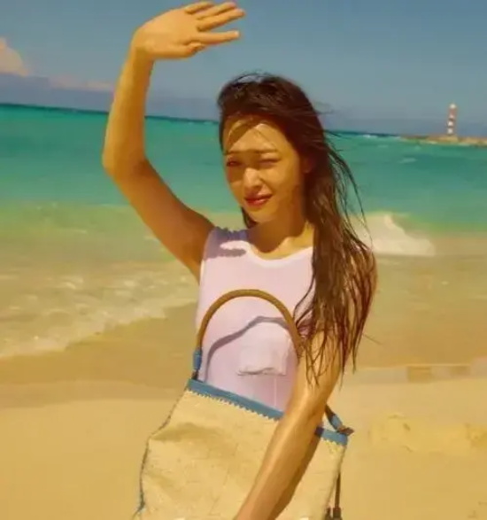 韩国人称“人间水蜜桃”的纯欲少女：崔雪莉甜美高清写真合集