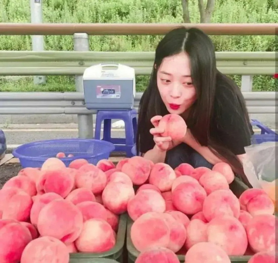 韩国人称“人间水蜜桃”的纯欲少女：崔雪莉甜美高清写真合集