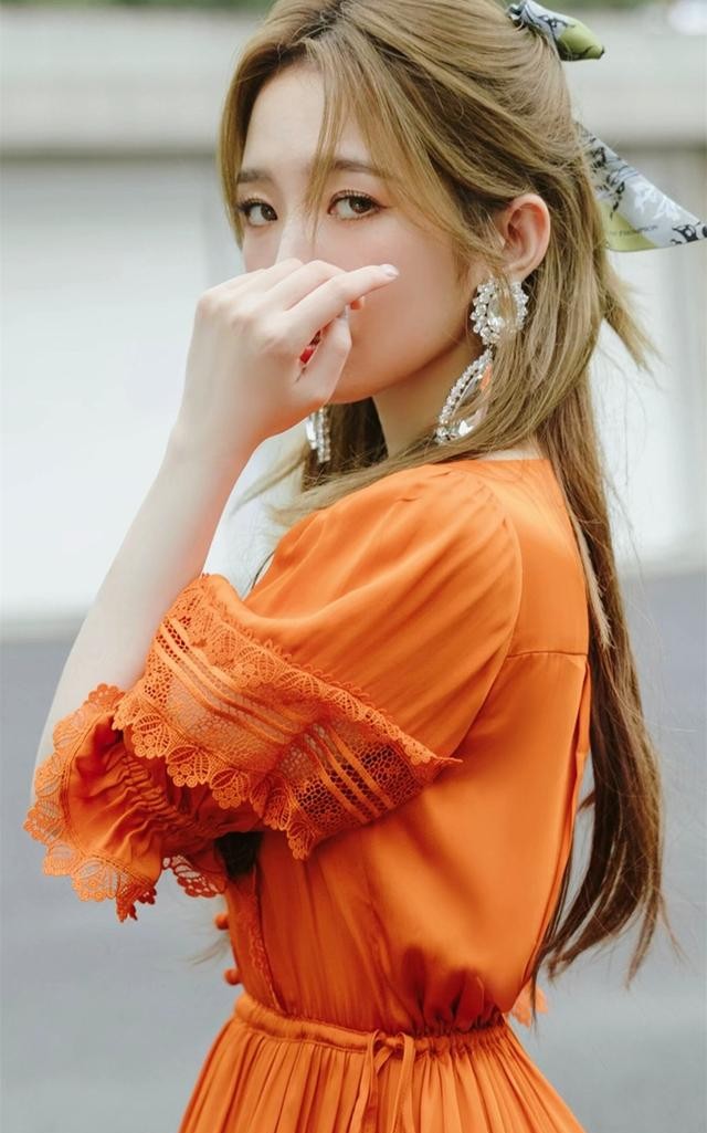 孟美岐个人资料介绍（孟美岐高清时尚美图壁纸）