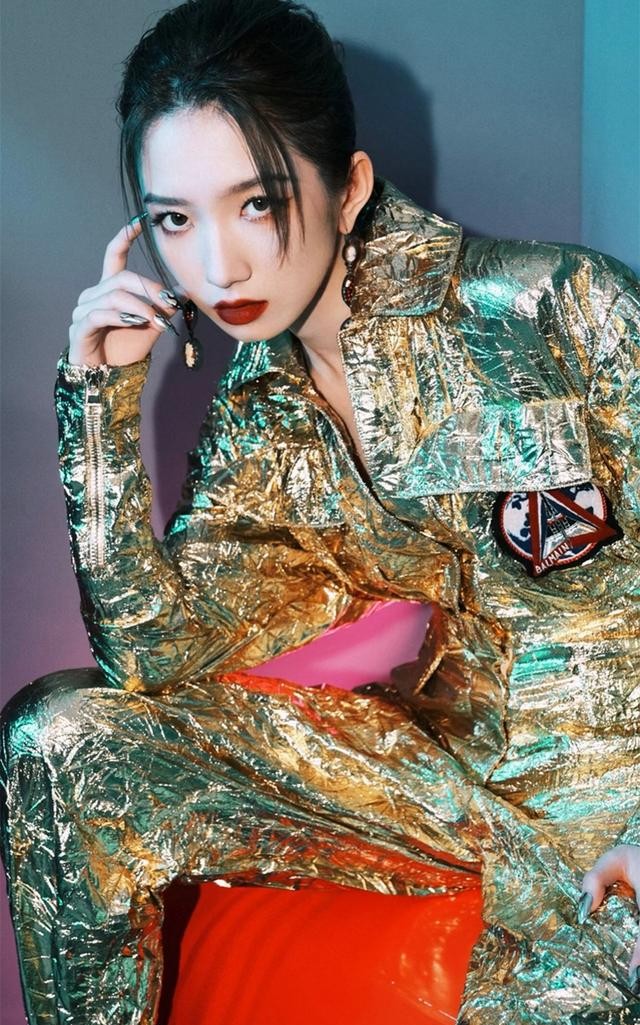 孟美岐个人资料介绍（孟美岐高清时尚美图壁纸）