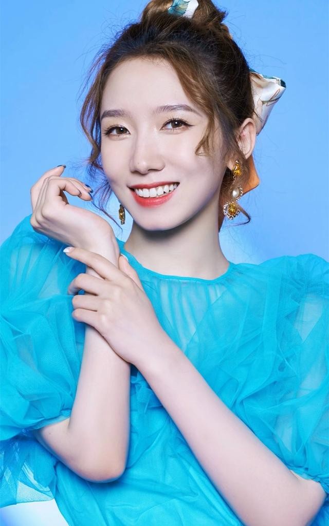 孟美岐个人资料介绍（孟美岐高清时尚美图壁纸）