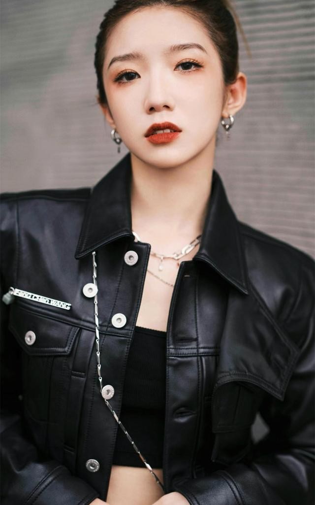 孟美岐个人资料介绍（孟美岐高清时尚美图壁纸）