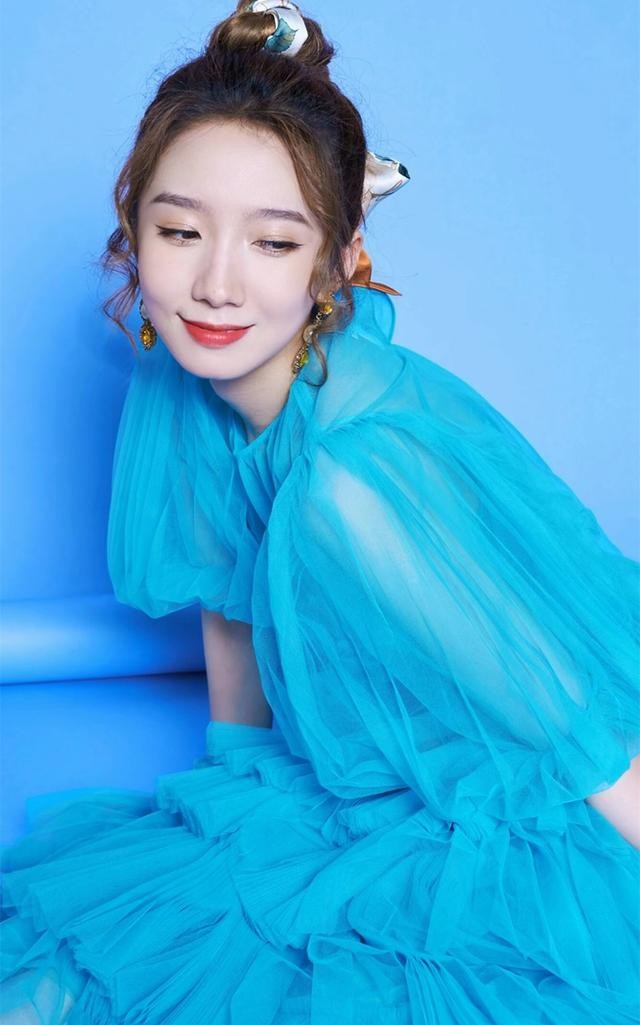 孟美岐个人资料介绍（孟美岐高清时尚美图壁纸）