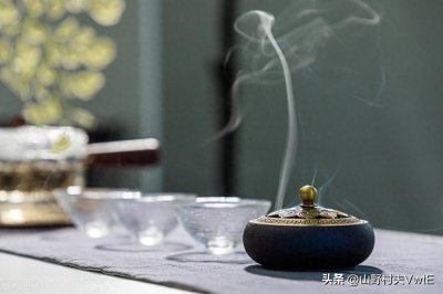 ​我，练习八段锦10年，惊喜的发现，它不仅是份运动修行，更是一套