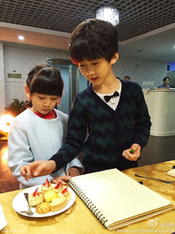 有一种“佳偶天橙”叫张天天和田雨橙：长大了，我一定要娶你哦